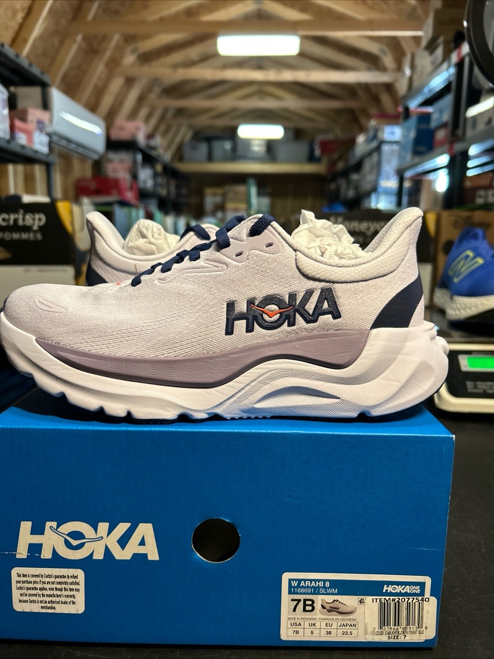 Hoka Women’s Arahi 8 Running Shoes - Light Purple and Navy